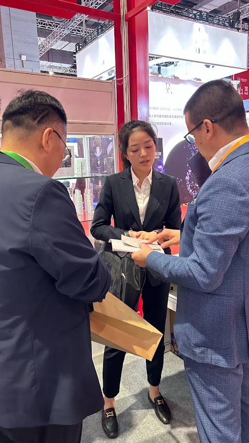 Moments from international meetings at the exhibition.